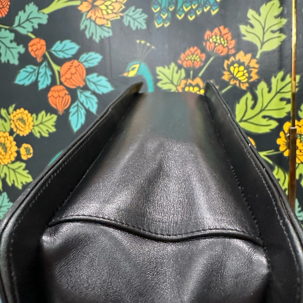 Bally Vintage Italian Calfskin Tote with Gold B Hardware – Made in Italy 86–90 - Picture 11 of 12